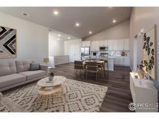 Photo #5: 984430 Listing