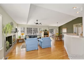 Photo #5: 984470 Listing