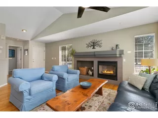 Photo #6: 984470 Listing