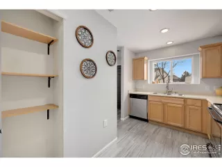 Photo #6: 984475 Listing