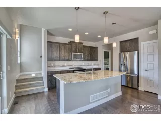 Photo #6: 984512 Listing