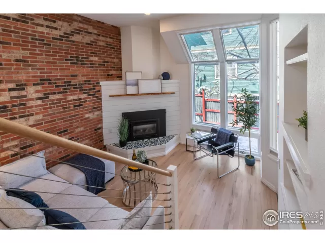 MLS: 984557 Condo For Sale