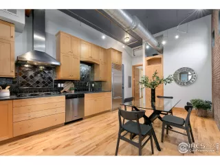 Photo #5: 984565 Listing