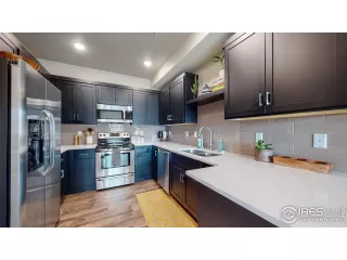 Photo #5: 984608 Listing