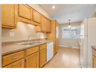 Photo #5: 984617 Listing