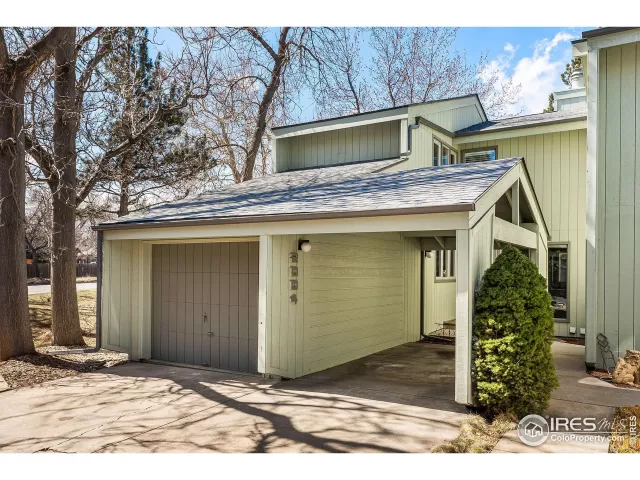 MLS: 984631 Condo For Sale