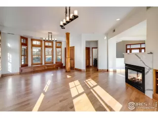 Photo #5: 984652 Listing