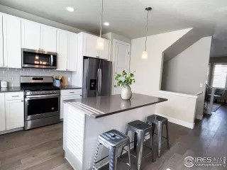 Photo #3: 984705 Listing