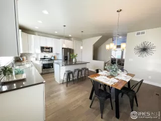 Photo #4: 984705 Listing