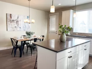 Photo #5: 984705 Listing