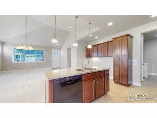 Photo #6: 984717 Listing