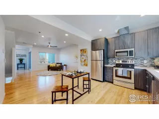 Photo #5: 984825 Listing