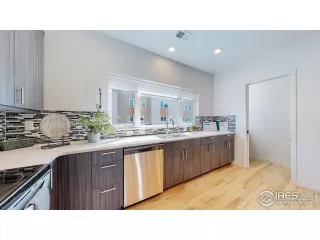 Photo #6: 984825 Listing