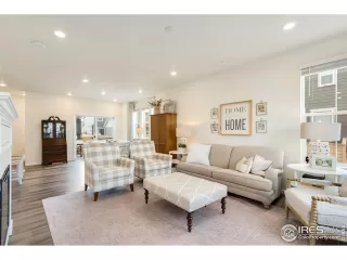 Photo #4: 984827 Listing