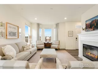 Photo #6: 984827 Listing