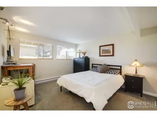 Photo #5: 984842 Listing