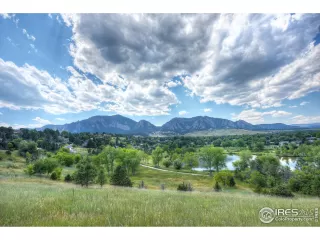 Photo #6: 984842 Listing