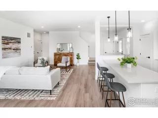 Photo #4: 984856 Listing