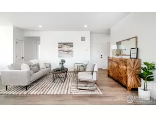 Photo #5: 984856 Listing