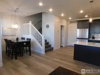 Photo #5: 984857 Listing