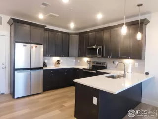 Photo #6: 984857 Listing