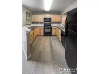 Photo #5: 984862 Listing