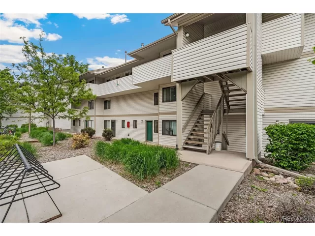 MLS: 9848701 Condo For Sale