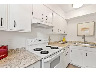 Photo #6: 9848701 Listing