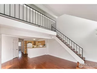 Photo #5: 984936 Listing