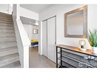 Photo #5: 984937 Listing