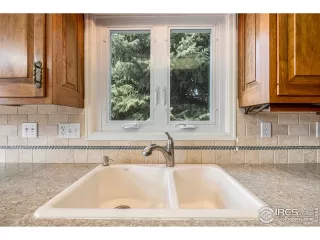 Photo #6: 984940 Listing