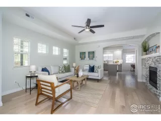 Photo #3: 984999 Listing