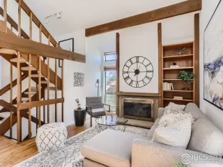 Photo #4: 985016 Listing