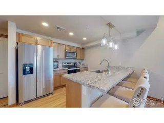 Photo #5: 985065 Listing