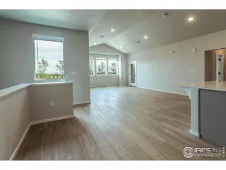 Photo #4: 985068 Listing