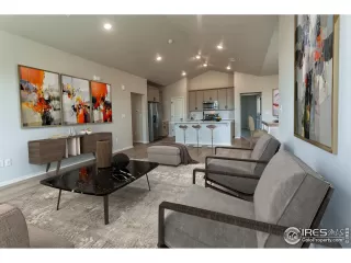 Photo #5: 985068 Listing