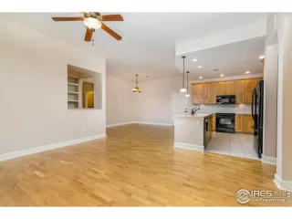 Photo #6: 985195 Listing