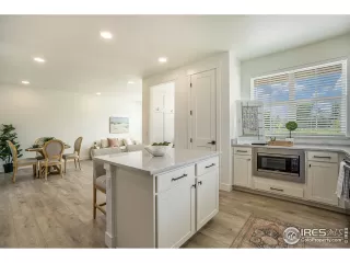 Photo #3: 985200 Listing 