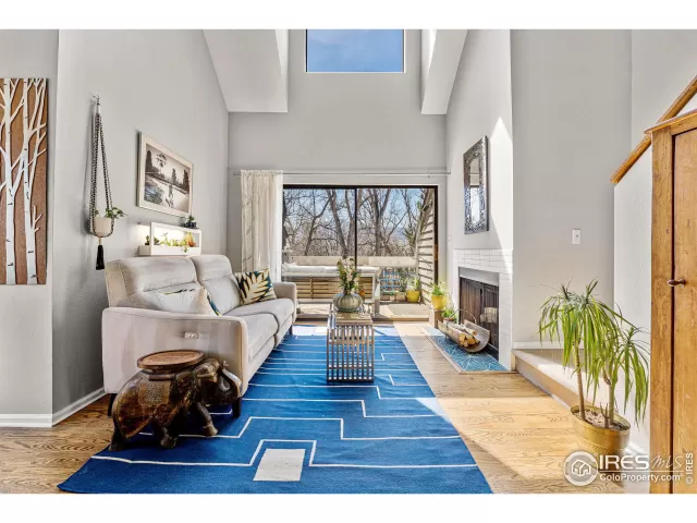 MLS: 985204 Condo For Sale