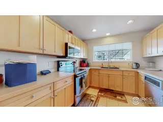 Photo #6: 985207 Listing