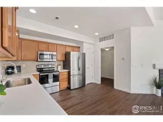 Photo #5: 985209 Listing