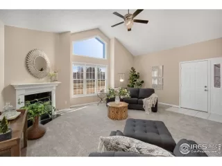 Photo #5: 985301 Listing