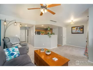 Photo #6: 985356 Listing