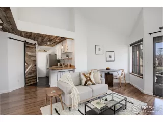 Photo #1: 985376 Listing