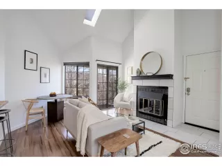 Photo #4: 985376 Listing