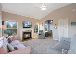 Photo #3: 985401 Listing