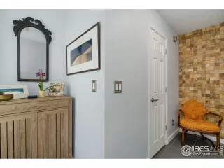 Photo #3: 985440 Listing