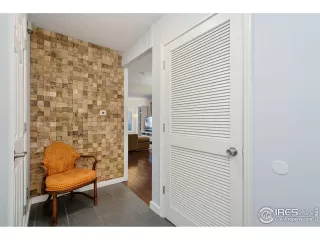 Photo #4: 985440 Listing