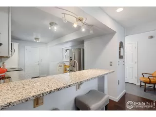 Photo #6: 985440 Listing