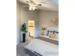 Photo #6: 985556 Listing